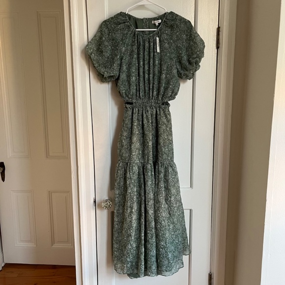 Madewell | Seersucker Puff-Sleeve Cutout Midi Dress in Piazza Floral - Picture 2 of 9